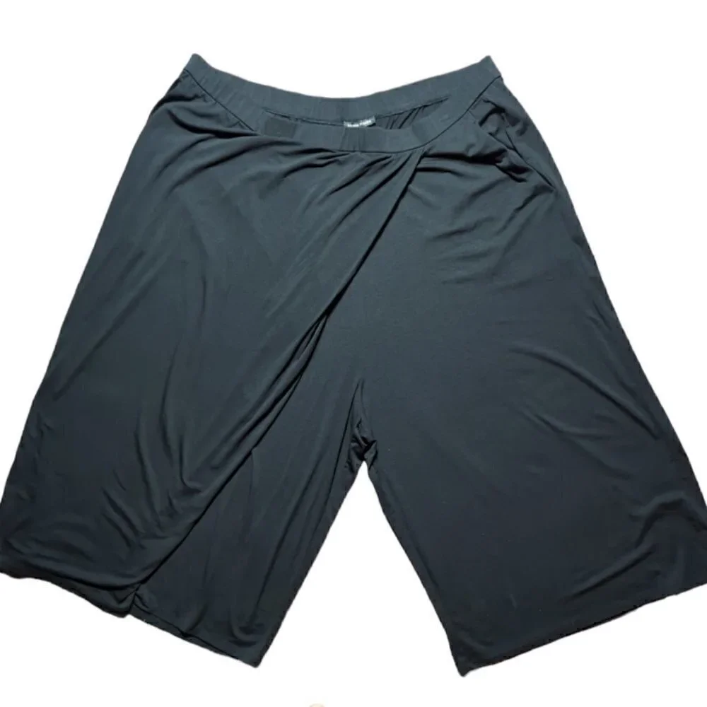 Eileen Fisher Women's 95 % Tencel Stretch Skirt Shorts Size 2X Color Black